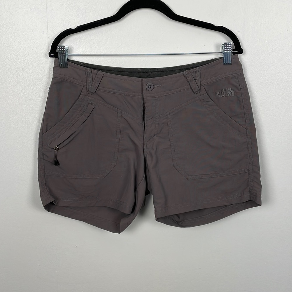 The North Face Short court women's 5 pocket gray shorts Size 8